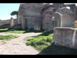 05310 ostia - regio iii - insula x - caseggiato del serapide (iii,x,3) - eingang.jpg